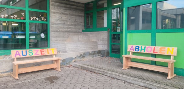 Mehr über den Artikel erfahren Neue Pausenhofbänke für unsere Grundschule – Ein herzliches Dankeschön!